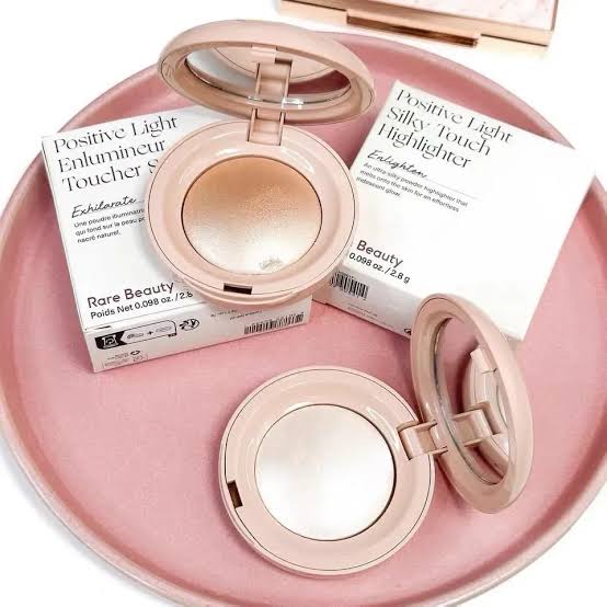 هايلايتر رير بيوتي -Rare Beauty Highlighter Powder Enlighten